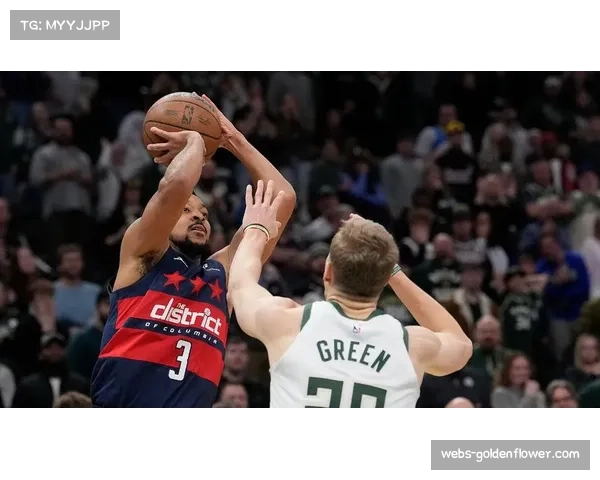 CJ麦科勒姆替补连中三分,老鹰半场追平火箭