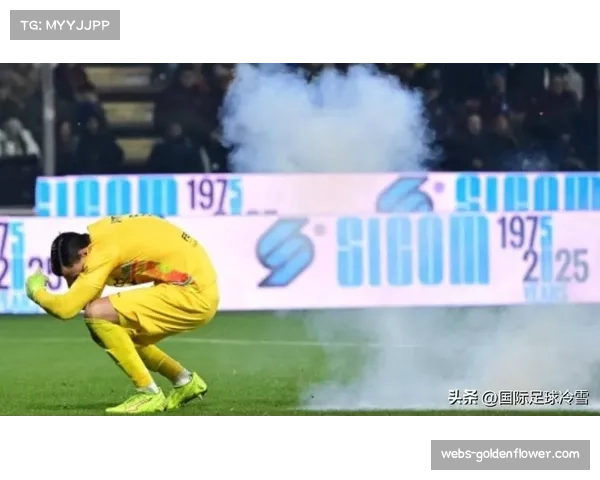 终场哨响，克雷莫纳门将失误成背景，国米客场冷静控局